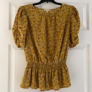 Super soft floral blouse size M
